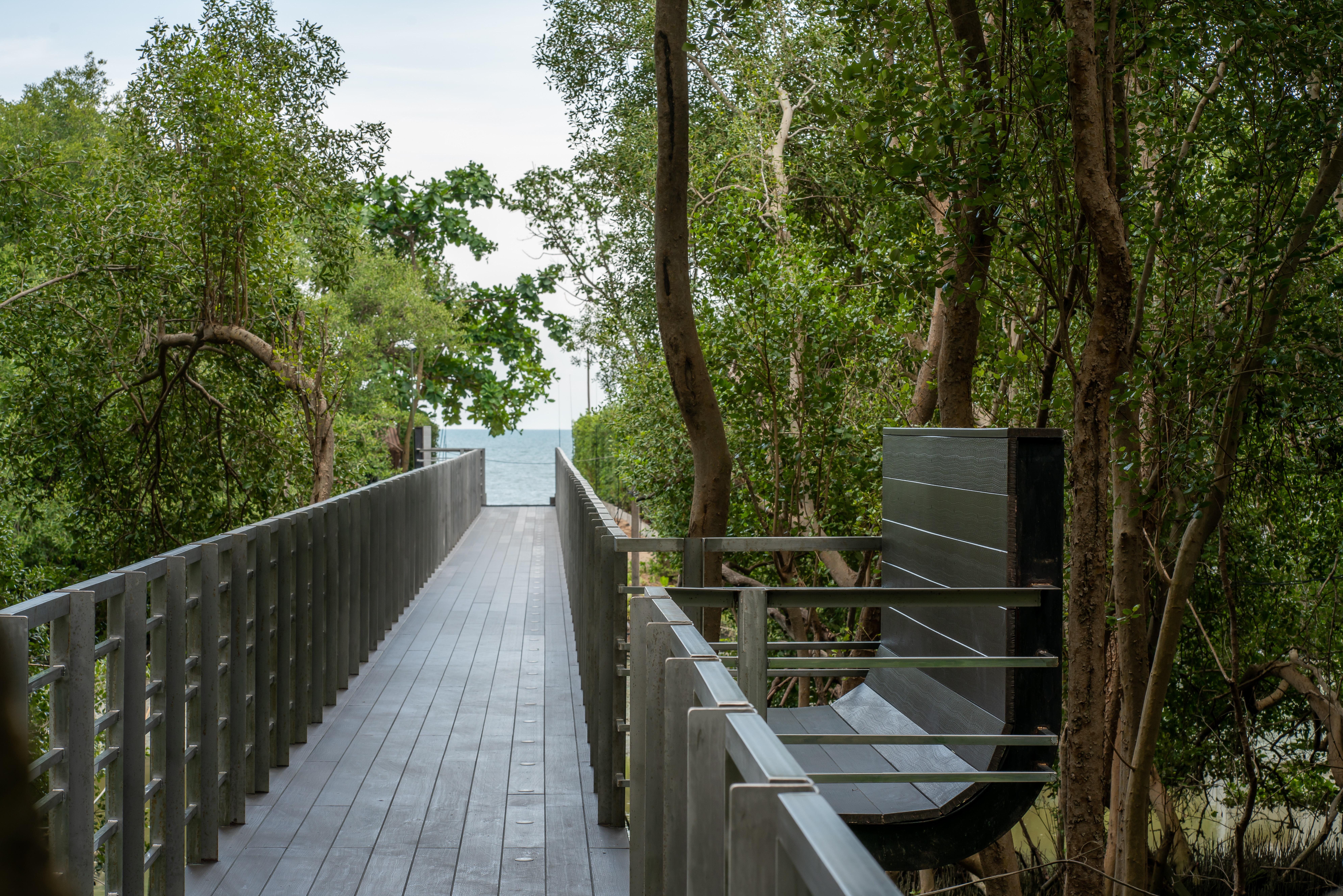 Best Western Premier Bayphere Pattaya - SHA Extra Plus Na Chom Thian Exterior foto The Treetop Walkway